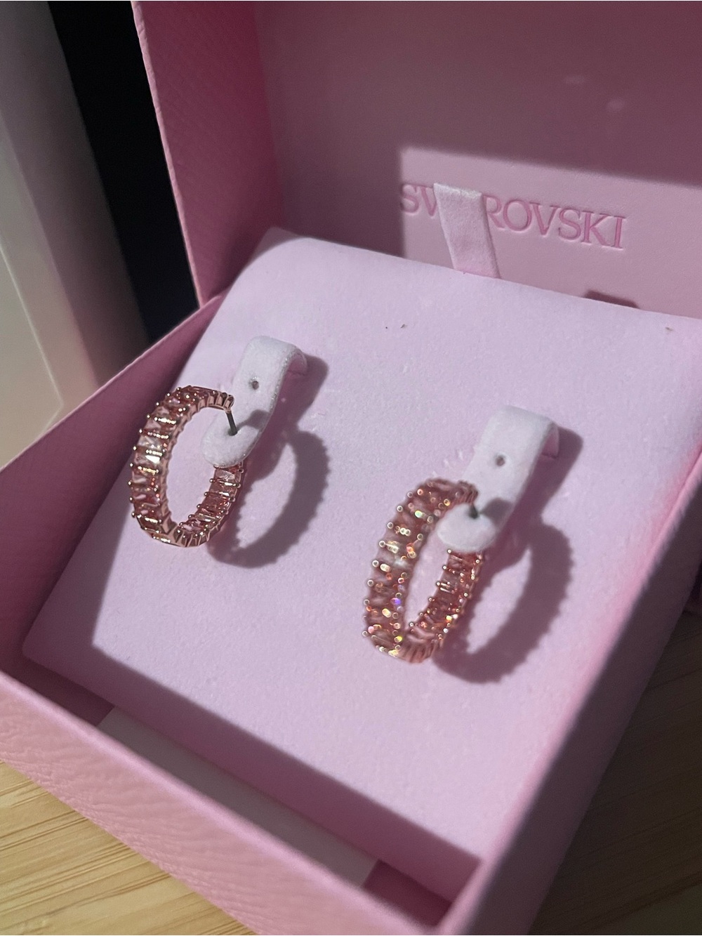 LAST ONE! SWAROVSKI Matrix hoop earrings, Pink Baguette, 18K rose gold finish - Picture 9 of 12